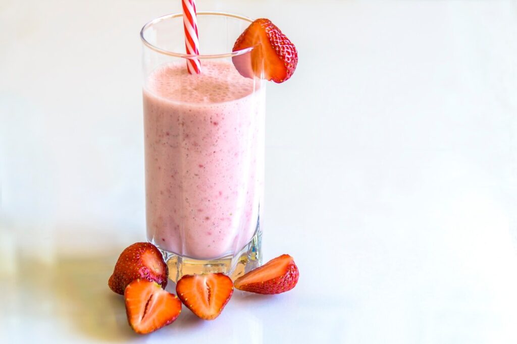 strawberry smoothie - adding protein shakes to your diet