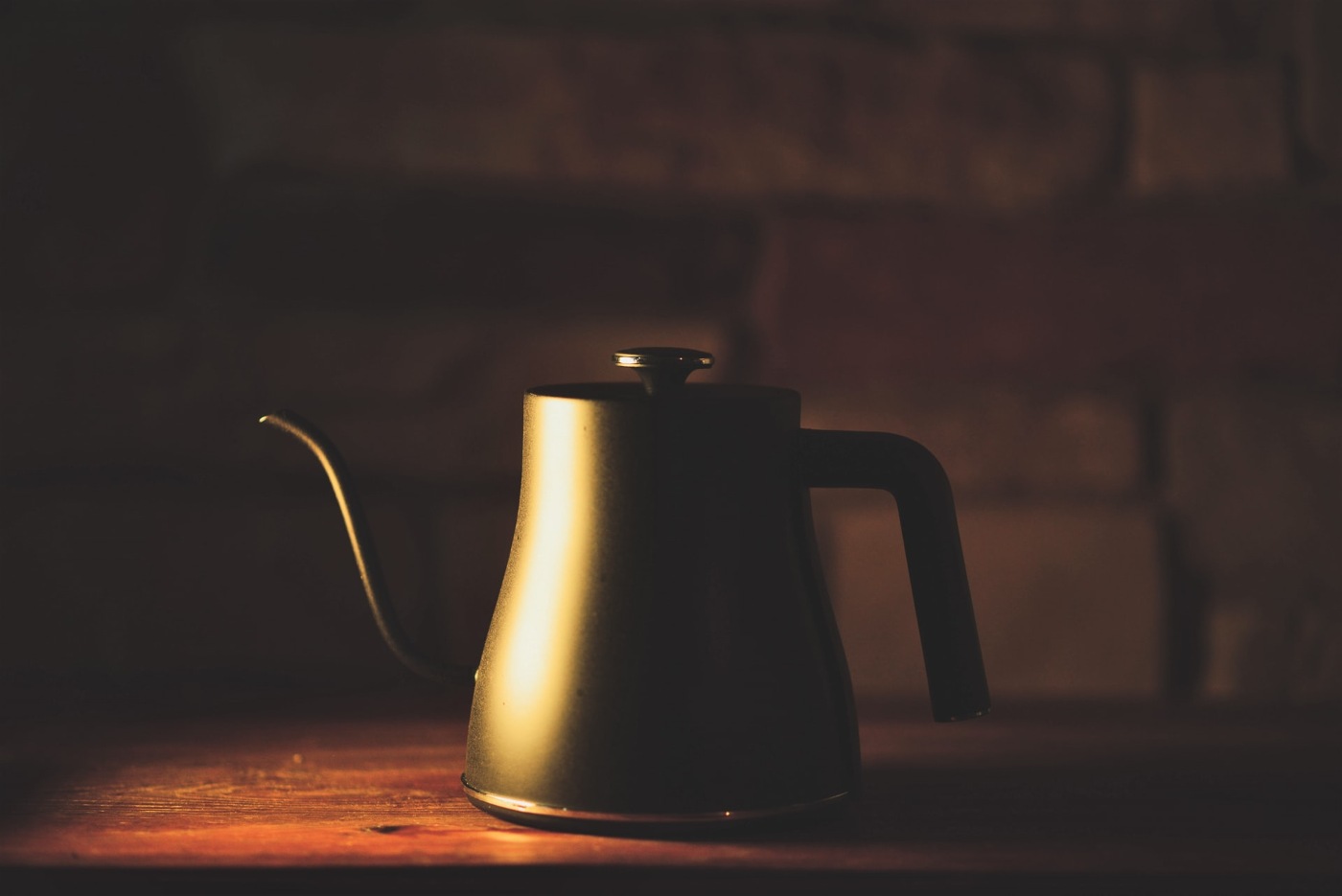 metal tea kettle on counter - best non-toxic tea kettle reviews