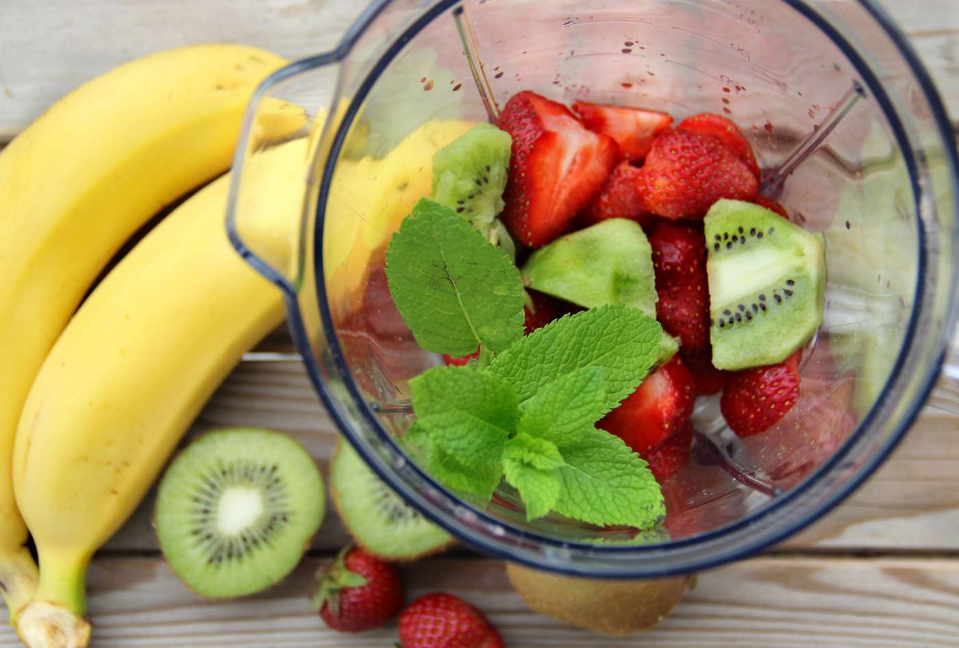 fruit in blender - NutriBullet vs Ninja vs Vitamix review
